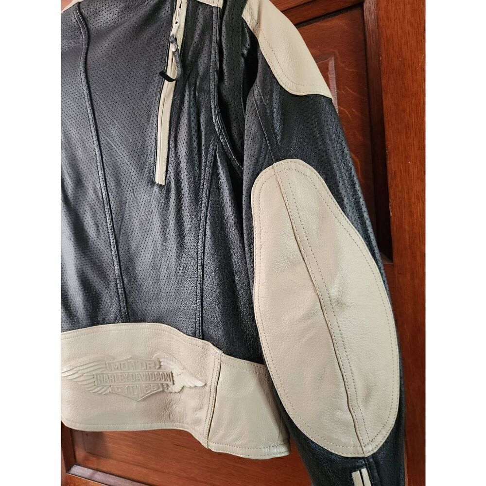 Harley-Davidson small cream and black leather jacket. Measures approx Length 23" - Picture 4 of 15